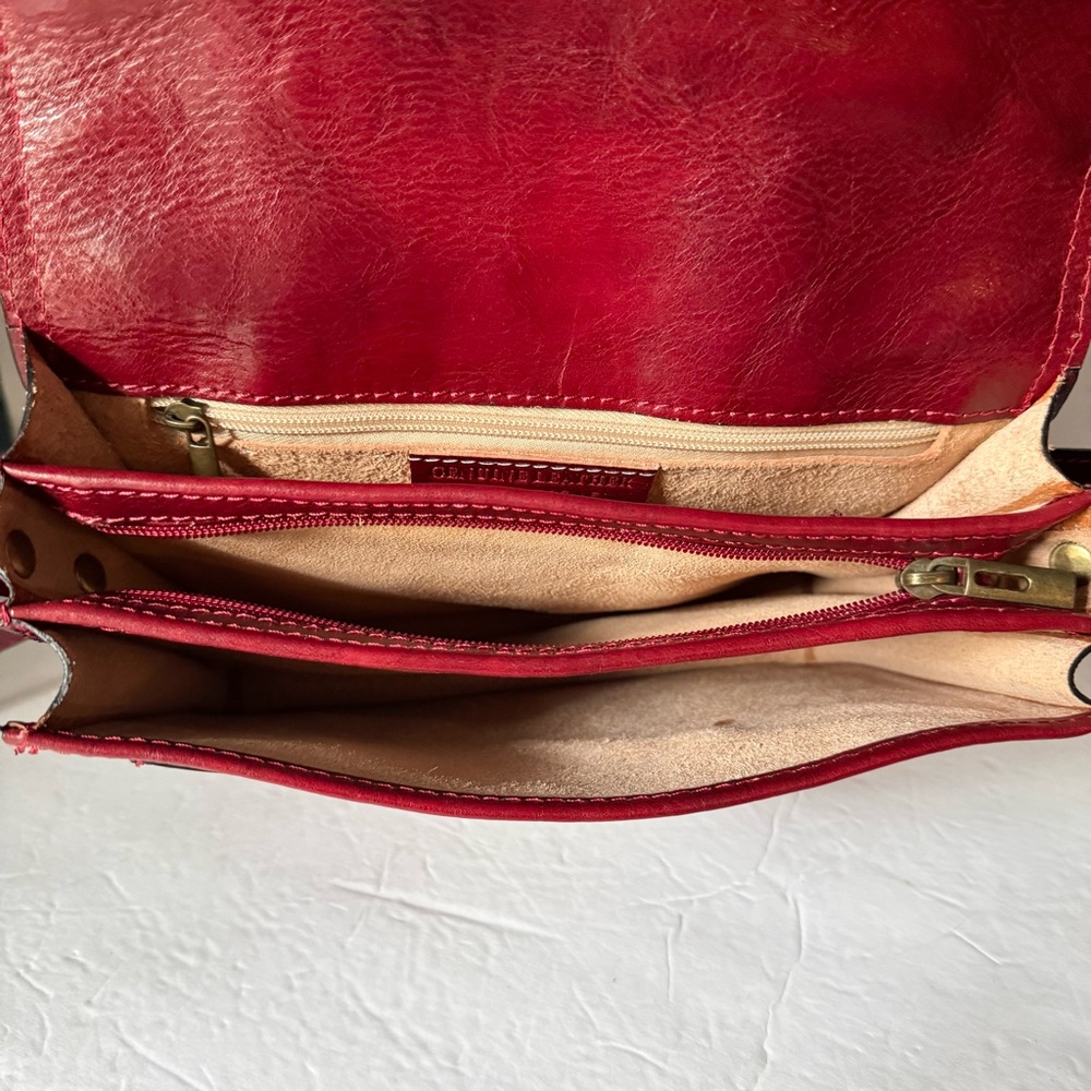 Vera Pelle Red Leather Messenger Crossbody. - Picture 11 of 16